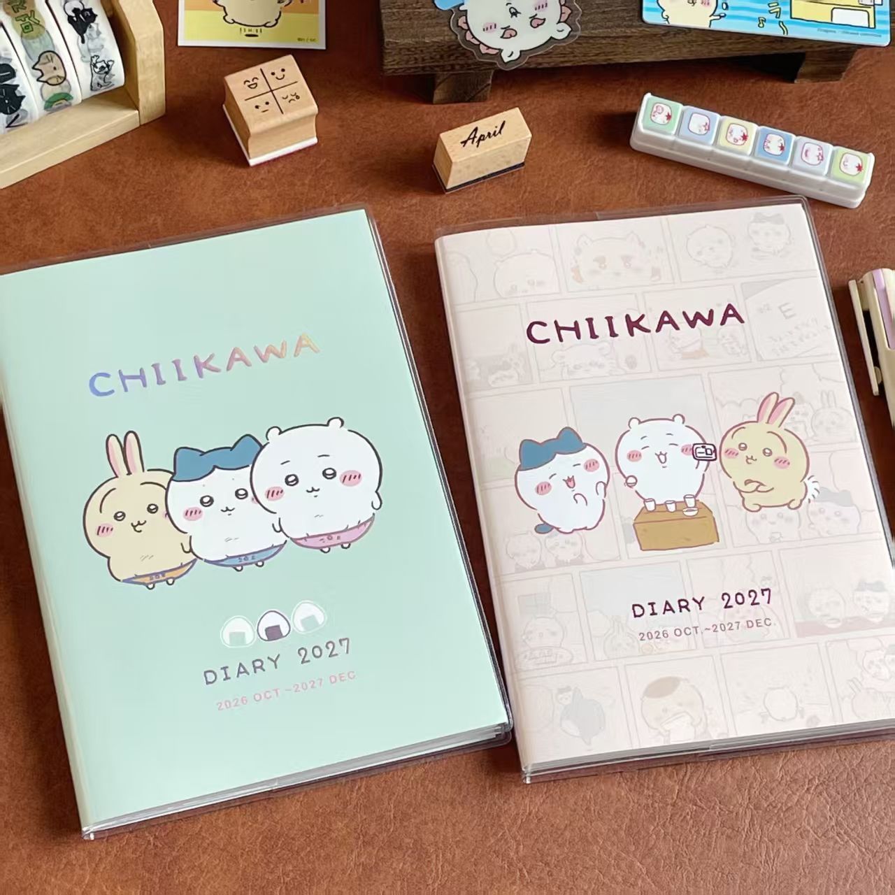 Cosplay Fire Prop - 新作「ちいかわ2027」アジェンダプラン、漫画風のイラストが描かれた内ページ、手帳、外出先での利用に最適、会議やオフィスでのスケジュール管理に、お祭りギフトにも。